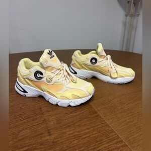 Adidas Astir Almost Yellow Ecru Tint size 8
